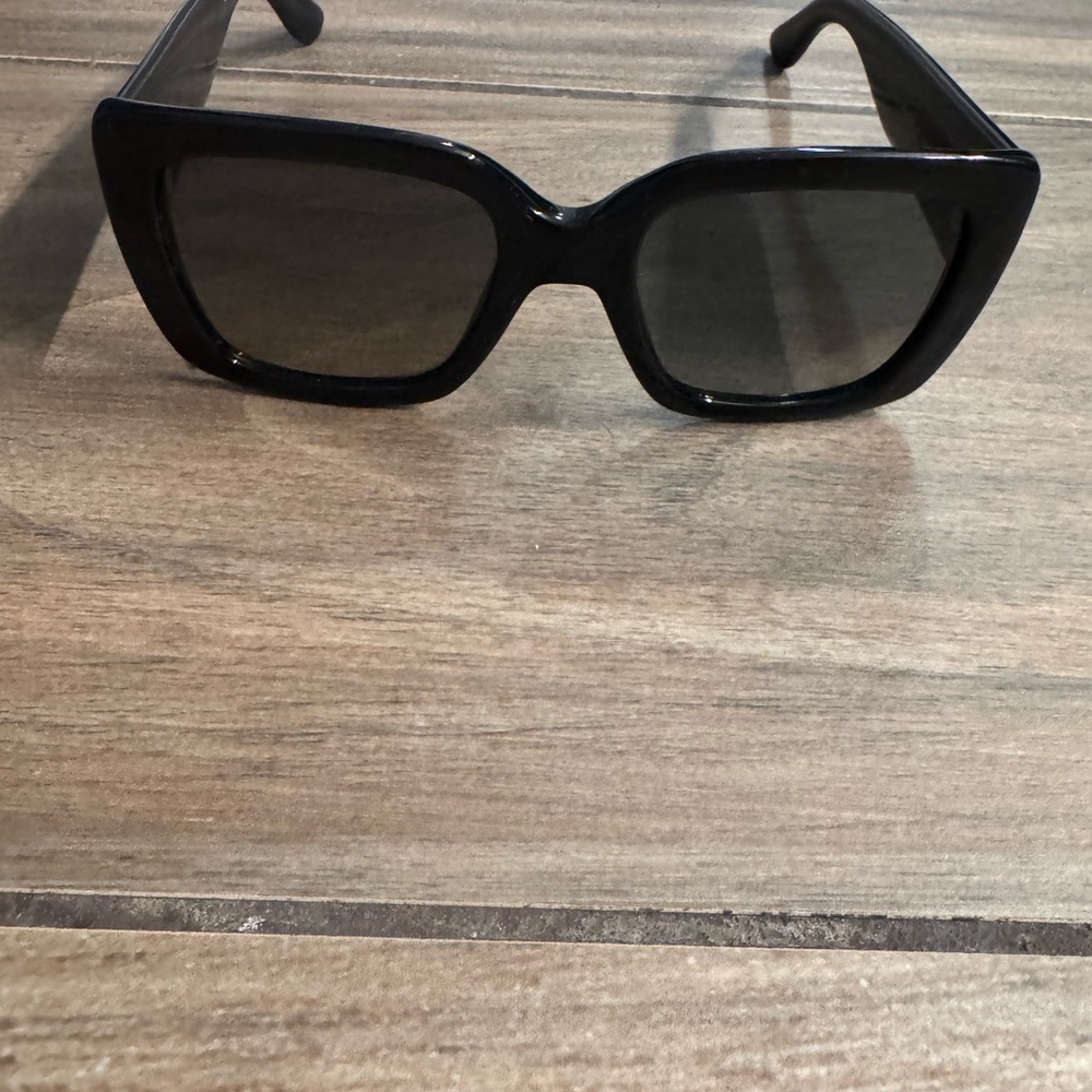 Gucci Black Square Sunglasses - Picture 7 of 8